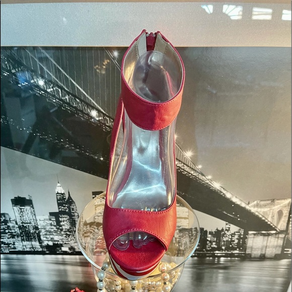 QUPID FINDER Wedge Open Toe, Ankle Strap Sandals - Picture 9 of 11